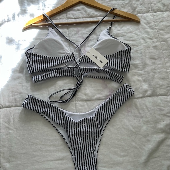🪼Stripe print two piece bikini with high cut and cheeky bikini bottoms NWT - Picture 3 of 4